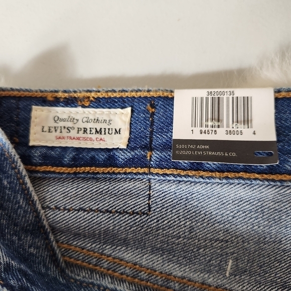 Levis Premium Wmns 501 Button Fly Distressed Cropped Jeans-Size 30x26 NWT - Picture 13 of 16
